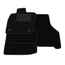 Load image into Gallery viewer, Tappetini Seat Leon KL 2020-2026 (distanza ganci 33,5 cm)